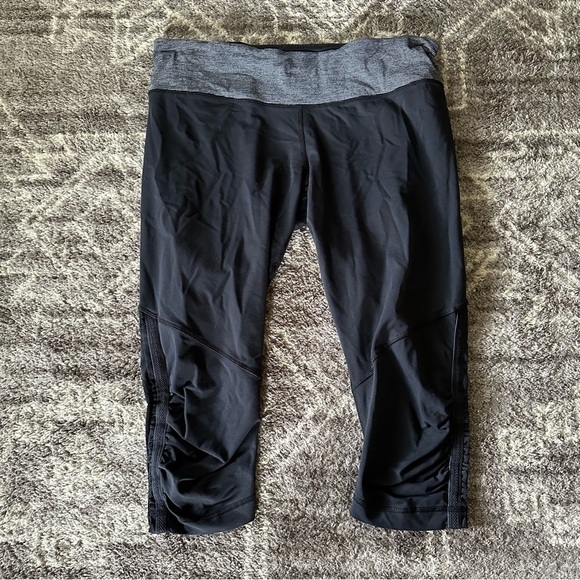 Lululemon Run For Your Life Crop 17” Leggings Black Stripe Waistband - Picture 2 of 10